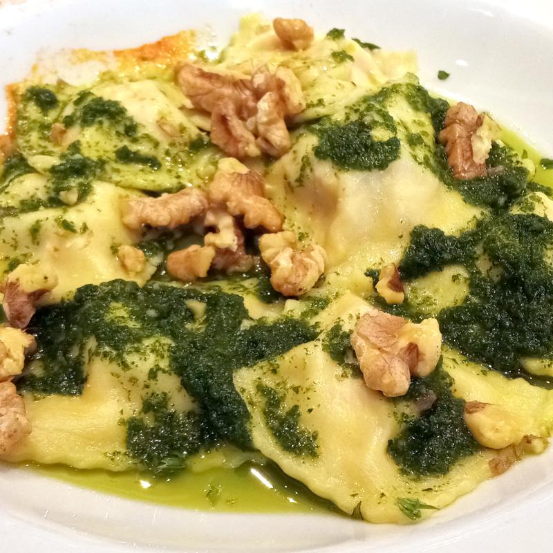 Raviolones (elegí tu salsa)